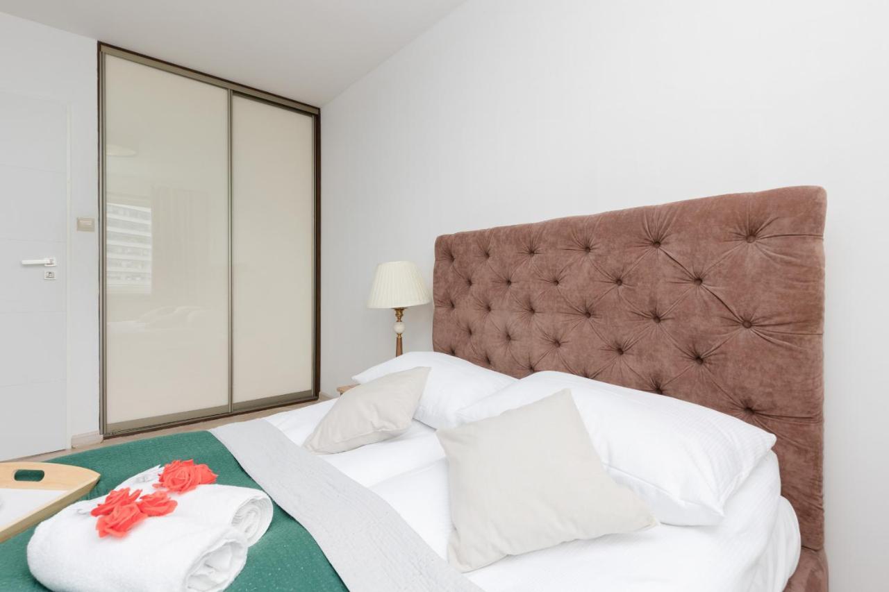 Zlota Apartment Center Of Warsaw By Noclegi Renters Exterior foto